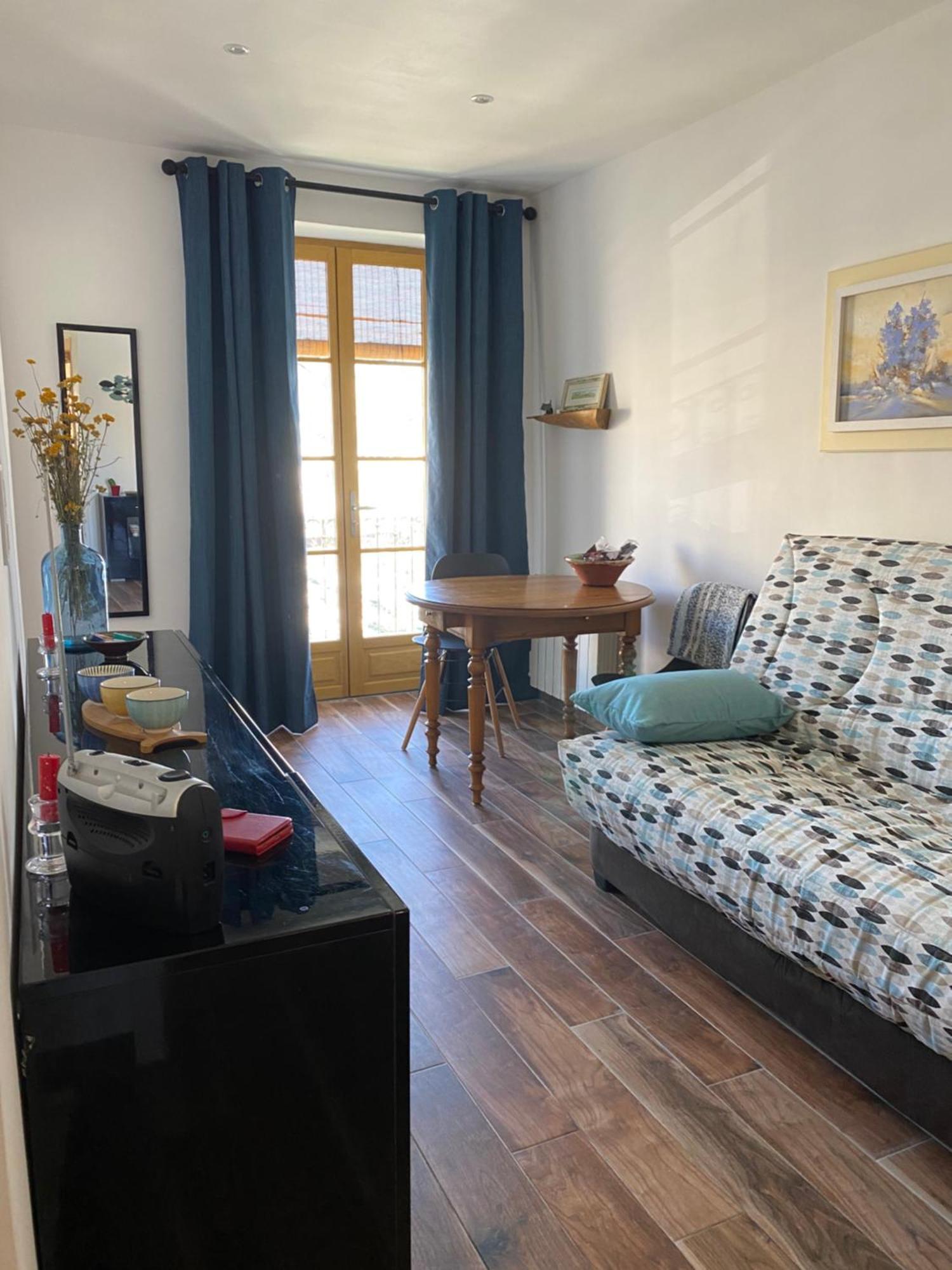 Sur Le Vieux Port Bastia (Corsica)